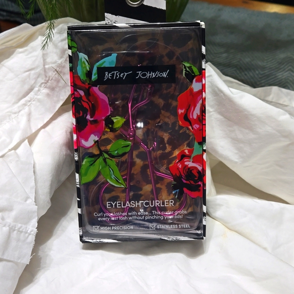 Betsey Johnson eyelash  curler